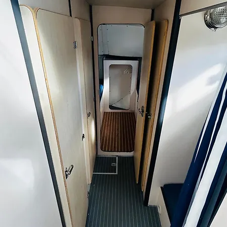 Bateau Unique A Quai - 8 Pers. - Api-1-46-35 船屋