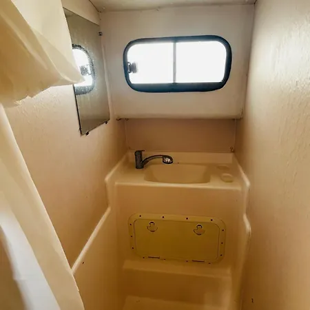 船屋 Bateau Unique A Quai - 8 Pers. - Api-1-46-35